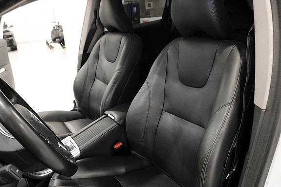 Volvo XC60 15 of 28