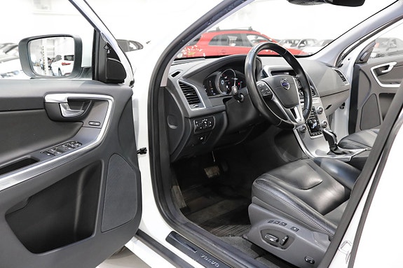 Volvo XC60 11 of 28