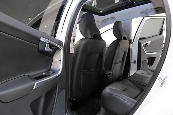 Volvo XC60 17 of 28
