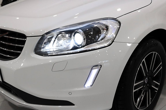 Volvo XC60 8 of 28