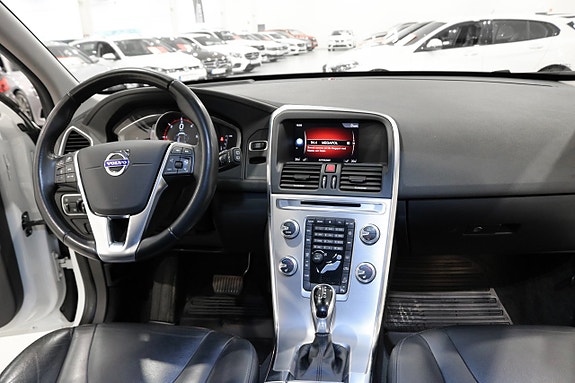 Volvo XC60 14 of 28