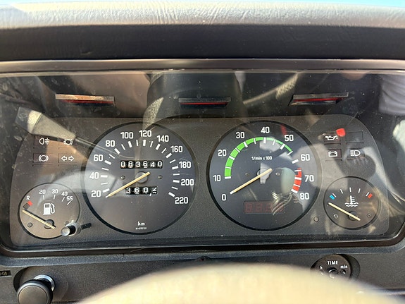 BMW 323i 4 of 5