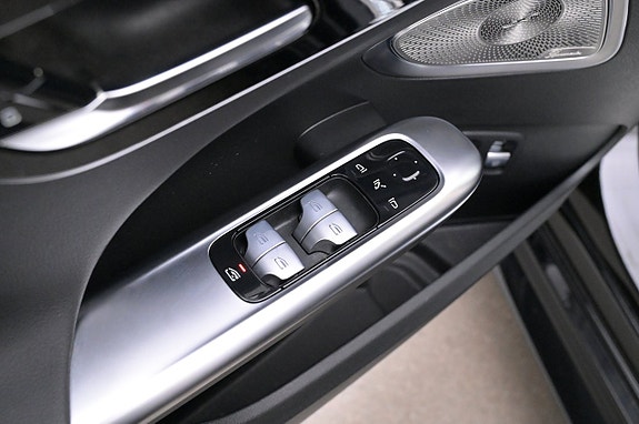 Mercedes-Benz C300 12 of 27