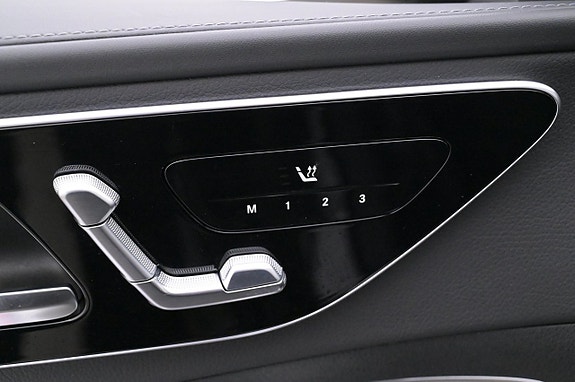 Mercedes-Benz C300 13 of 27