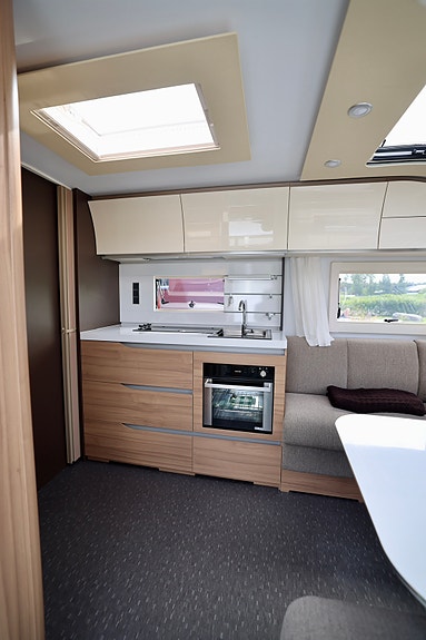 Adria Alpina 663 UK 5 of 16
