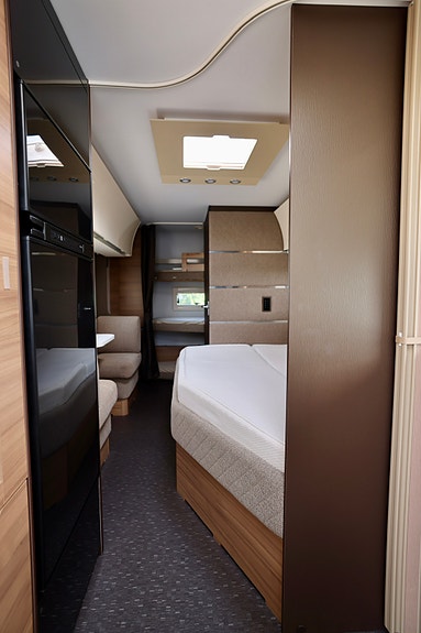 Adria Alpina 663 UK 2 of 16