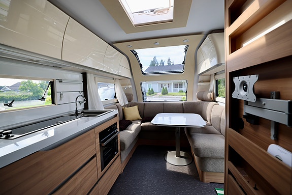 Adria Alpina 663 UK 7 of 16