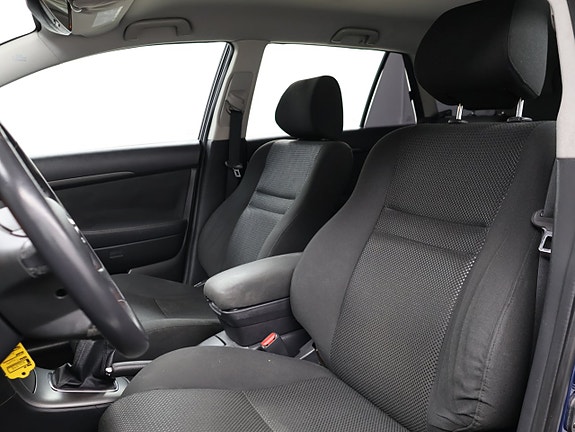 Toyota Avensis 13 of 17