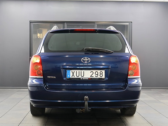 Toyota Avensis 9 of 17
