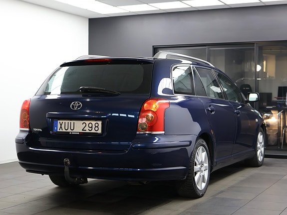 Toyota Avensis 8 of 17