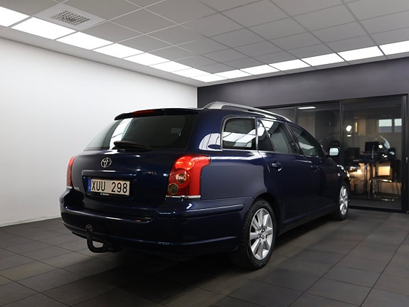 Toyota Avensis 7 of 17