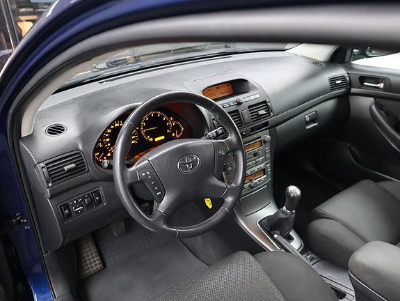 Toyota Avensis 12 of 17