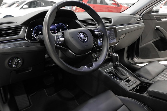 Skoda Superb 9 of 30