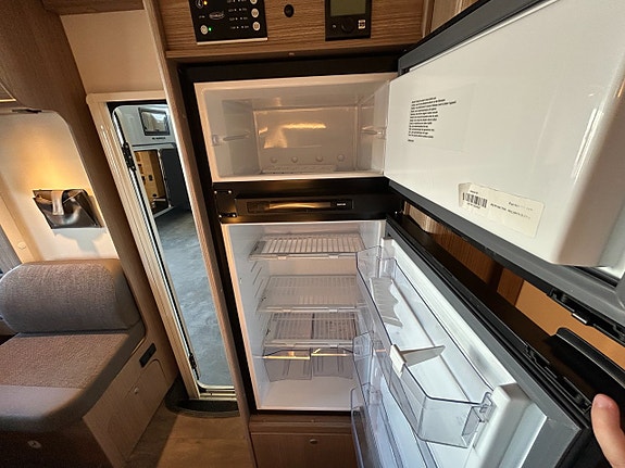Carado I 449 / Solcell / Automat / Inverter / Låga mil 18 of 26