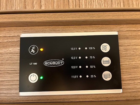 Carado I 449 / Solcell / Automat / Inverter / Låga mil 22 of 26