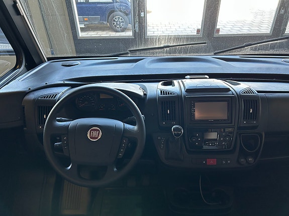 Carado I 449 / Solcell / Automat / Inverter / Låga mil 23 of 26