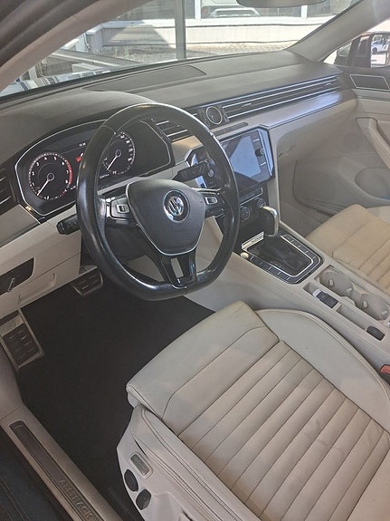 Volkswagen Passat Alltrack 4 of 4