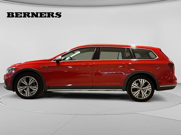 Volkswagen Passat Alltrack 2 of 13