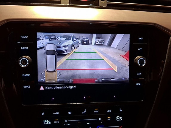Volkswagen Passat Alltrack 10 of 13