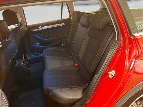 Volkswagen Passat Alltrack 12 of 13