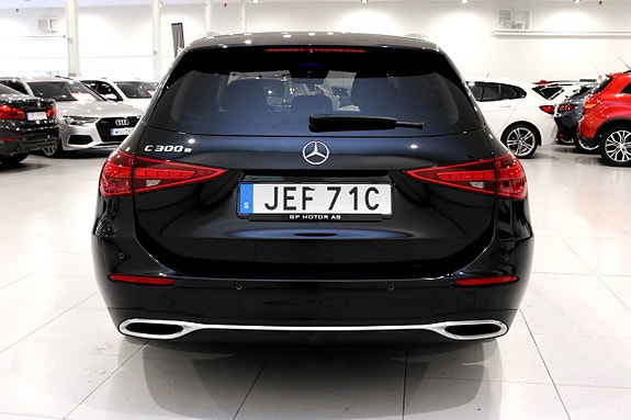 Mercedes-Benz C300 4 of 28