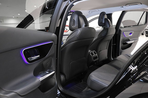 Mercedes-Benz C300 15 of 28