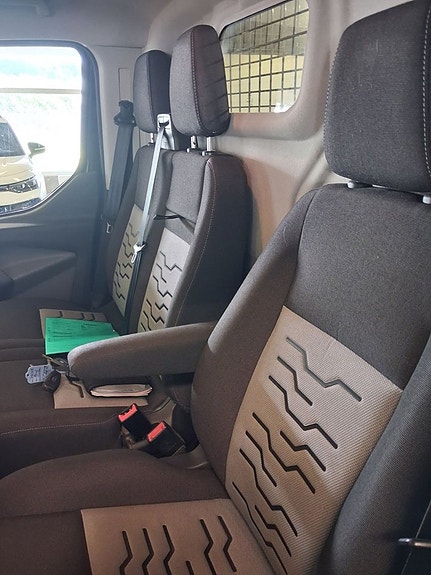 Ford Transit Custom 3 of 4