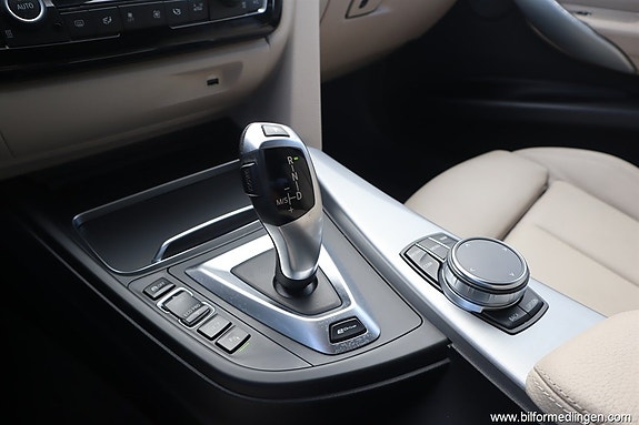 BMW 330e 9 of 19