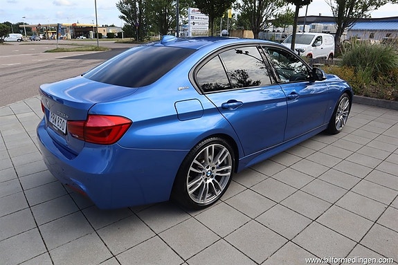 BMW 330e 16 of 19
