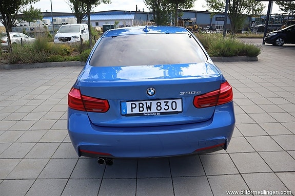 BMW 330e 17 of 19