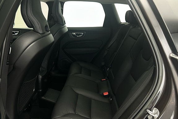 Volvo XC60 13 of 30