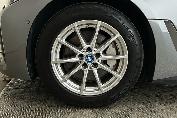BMW i4 12 of 28