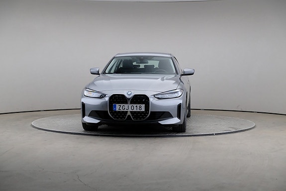 BMW i4 3 of 28