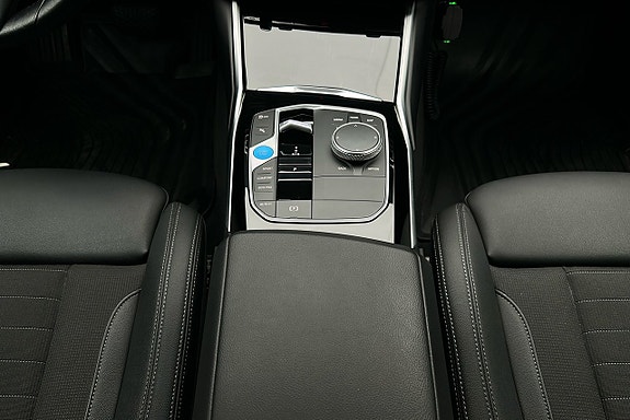 BMW i4 9 of 28