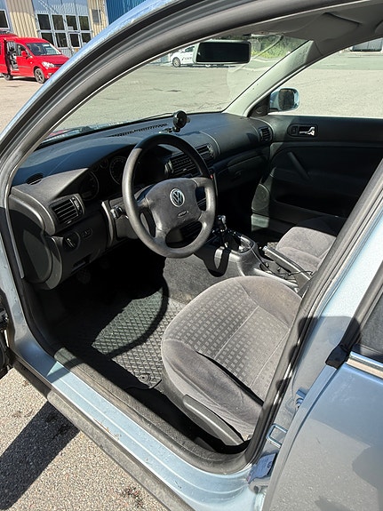 Volkswagen Passat 14 of 22