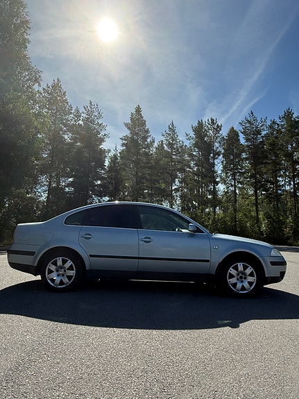 Volkswagen Passat 7 of 22