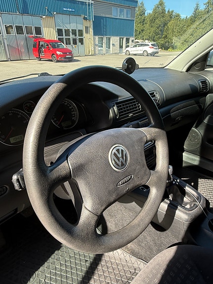 Volkswagen Passat 13 of 22