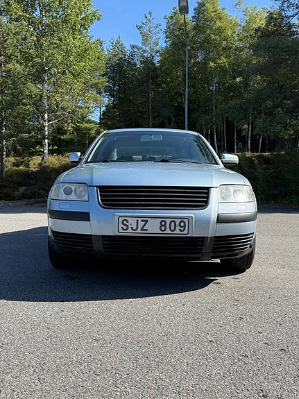 Volkswagen Passat 4 of 22