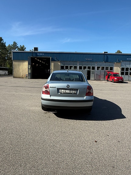 Volkswagen Passat 5 of 22