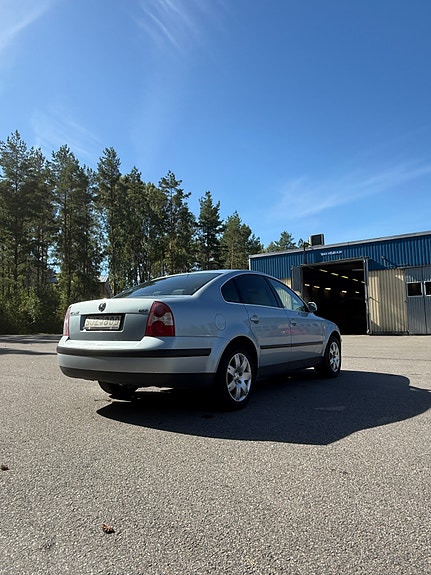Volkswagen Passat 8 of 22