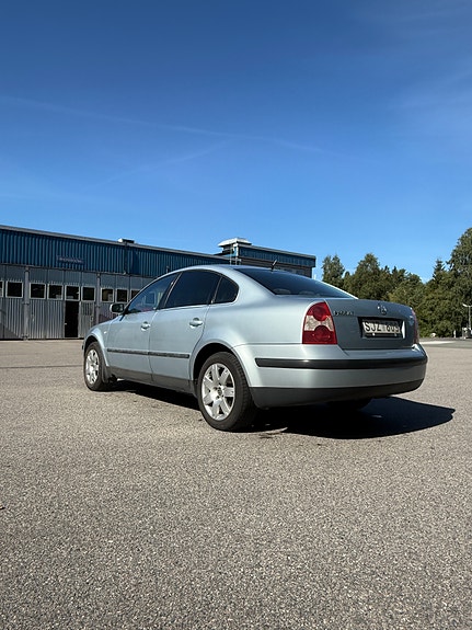 Volkswagen Passat 6 of 22