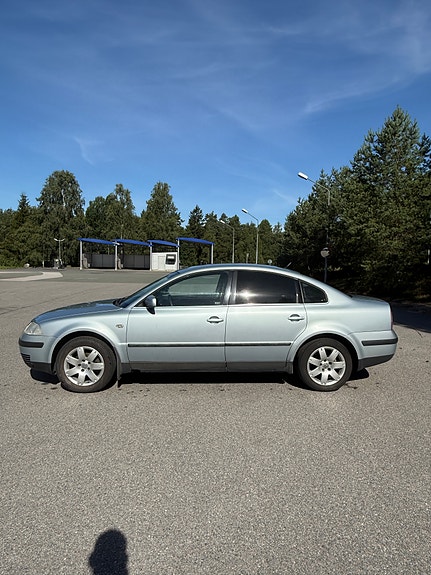 Volkswagen Passat 3 of 22