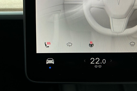 Tesla Model Y 23 of 27
