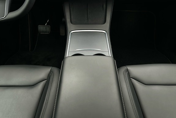 Tesla Model Y 8 of 27