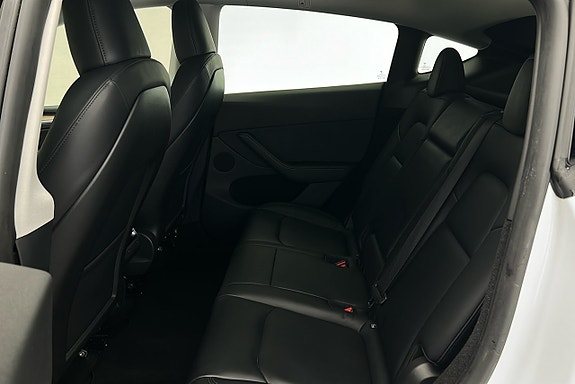 Tesla Model Y 12 of 27