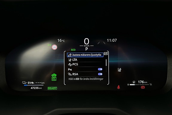 Toyota RAV4 Plug-in Hybrid 22 of 27