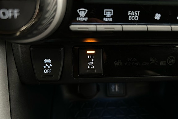 Toyota RAV4 Plug-in Hybrid 20 of 27