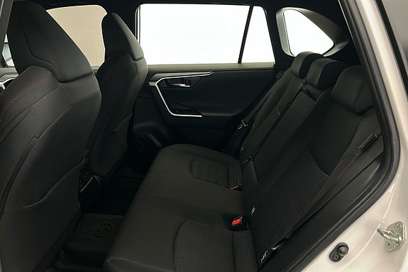 Toyota RAV4 Plug-in Hybrid 13 of 27