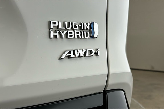 Toyota RAV4 Plug-in Hybrid 27 of 27