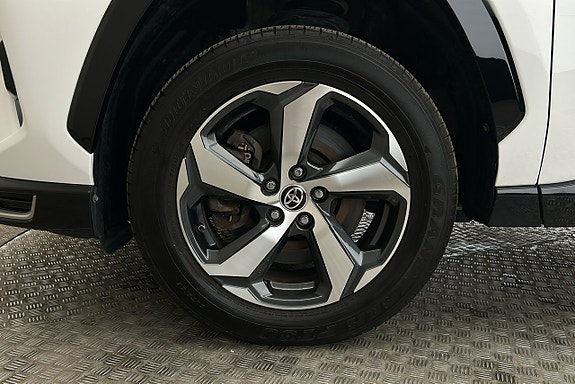 Toyota RAV4 Plug-in Hybrid 12 of 27